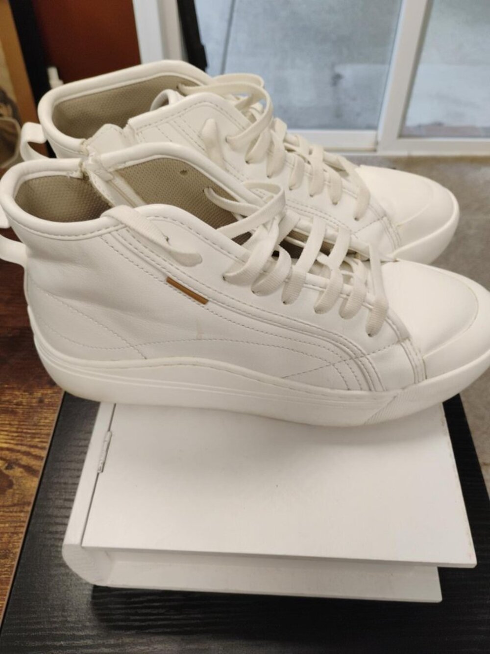 Dr. Scholl’s White High Top Zip Sneakers Women’s Size 9M